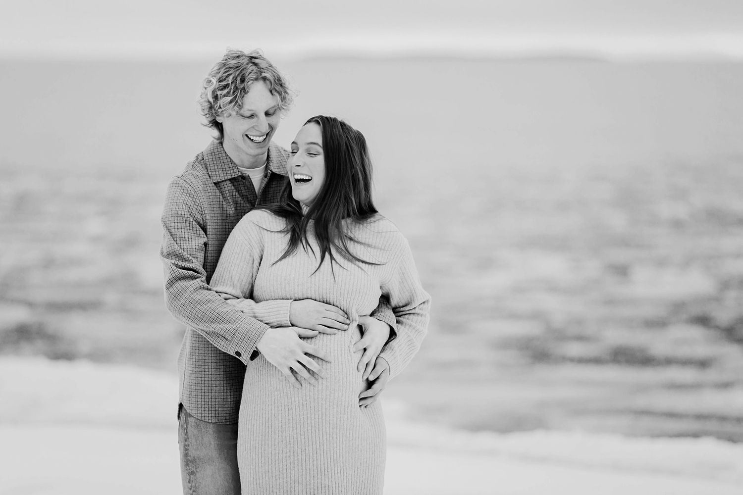 Gravidbilder vid Räggårdsviken på Hammarö. Familjen Palovaara. Fotograf Rebecca Nordin.