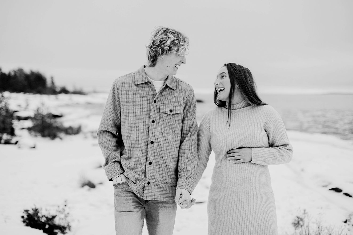 Gravidbilder vid Räggårdsviken på Hammarö. Familjen Palovaara. Fotograf Rebecca Nordin.