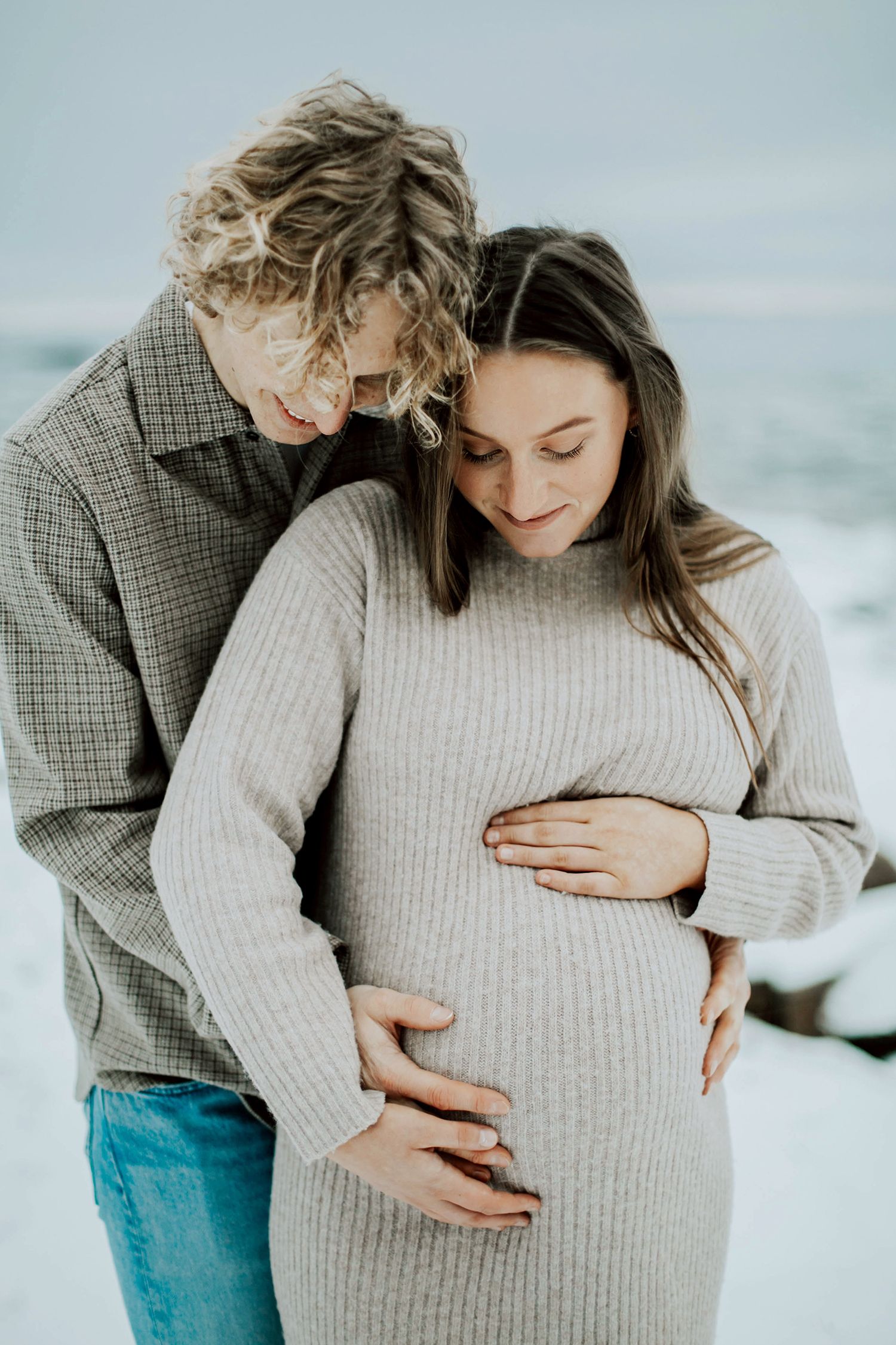 Gravidbilder vid Räggårdsviken på Hammarö. Familjen Palovaara. Fotograf Rebecca Nordin.