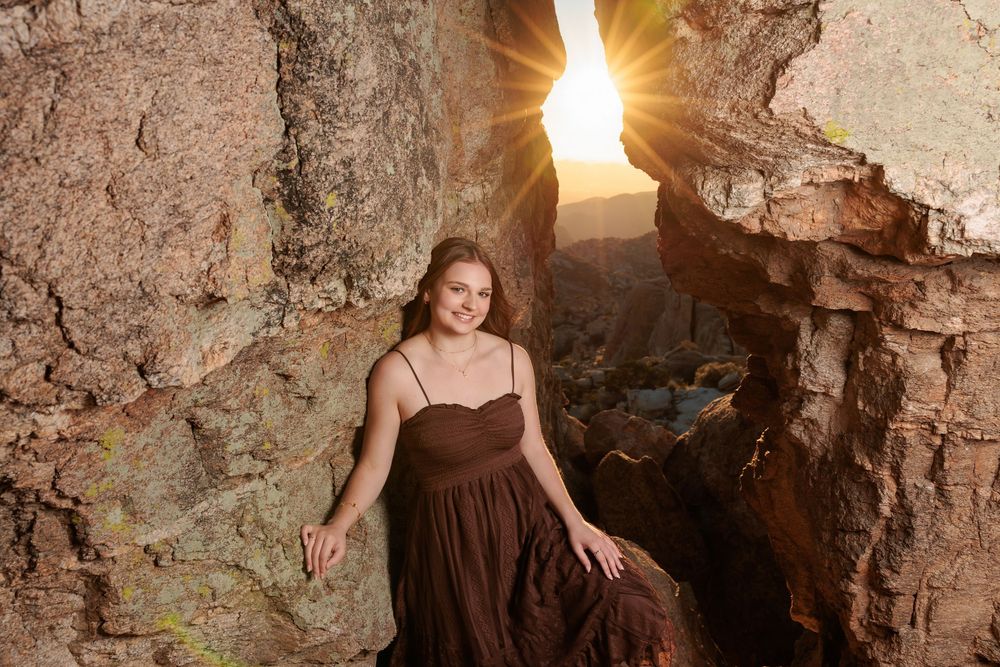 Mt. Lemmon Windy Point senior girl pictures with rocks and sunburst