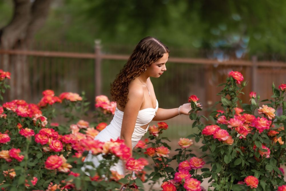 High School Senior picture session, Tucson, AZ, senior portraits, senior photographer, senior photos, rose garden, spring flowers, pink