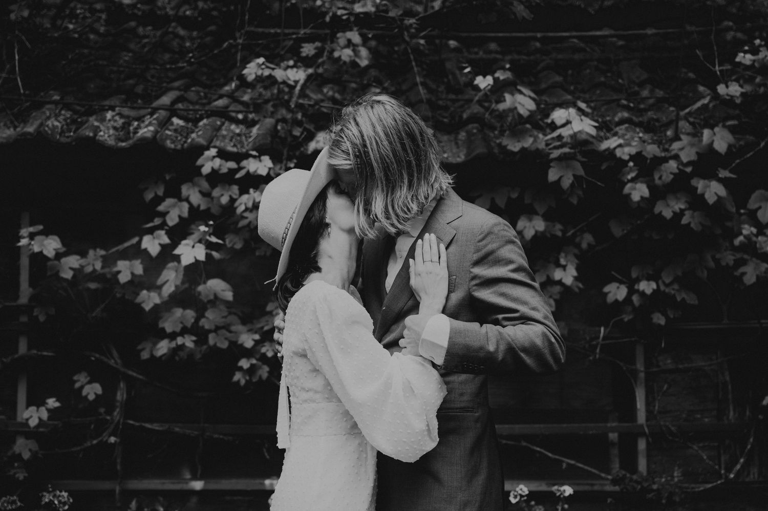 Trouwfotograaf amersfoort, trouwfotografie, trouwfoto, bruidsjurk, verloofd, trouwen, trouwring,