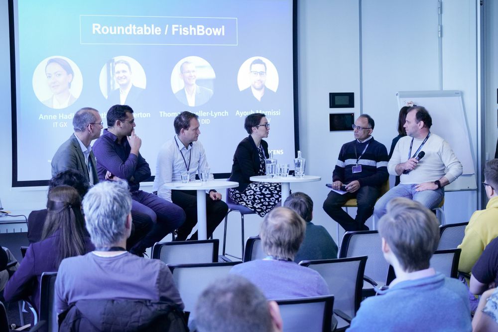 Panel of experts participate in a Roundtable FishBowl discussion at a Siemens conference.