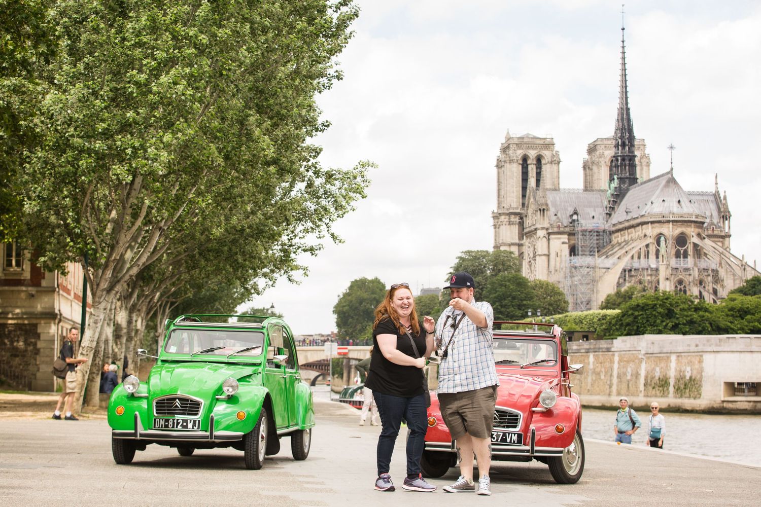 Private car photo session at the Louvre and Notre Dame by Julien LB Photography.