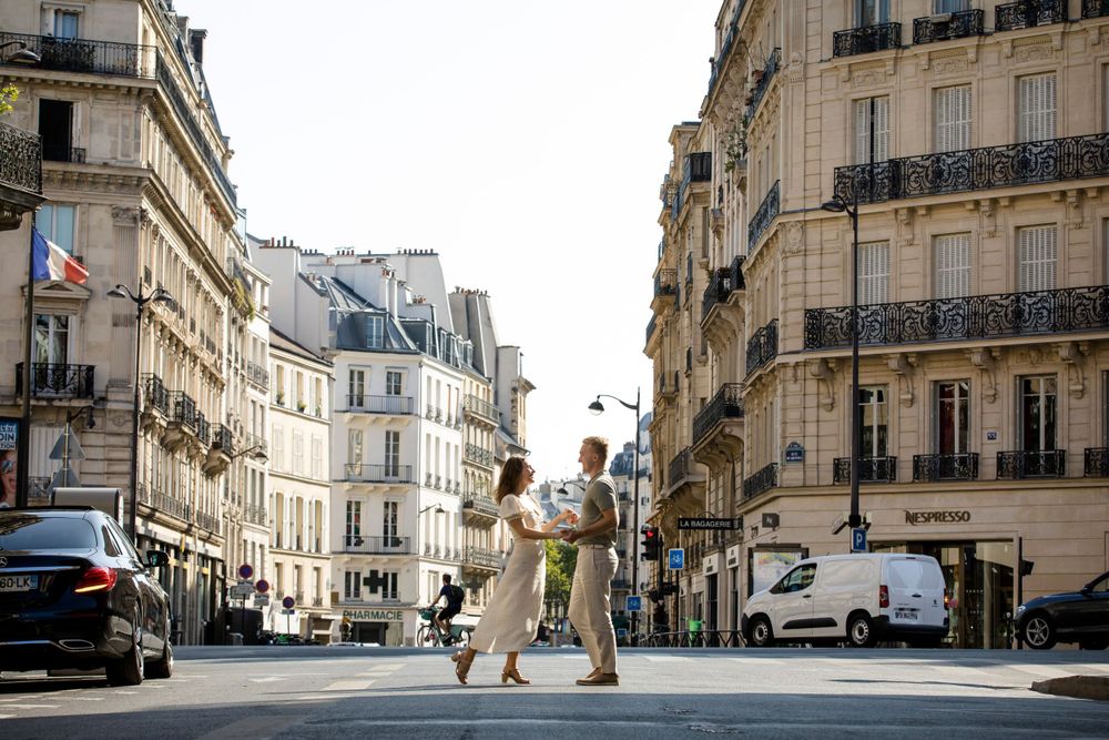 Seamless logistics Paris photo tour led by expert Julien LB.