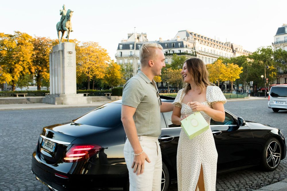 Private car photo session at the Louvre and Notre Dame by Julien LB Photography.