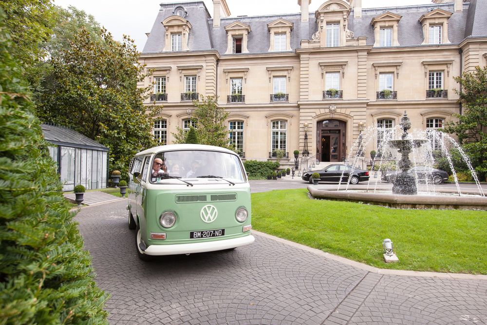 Private chauffeur-driven photoshoot experience in Paris with Julien LB.