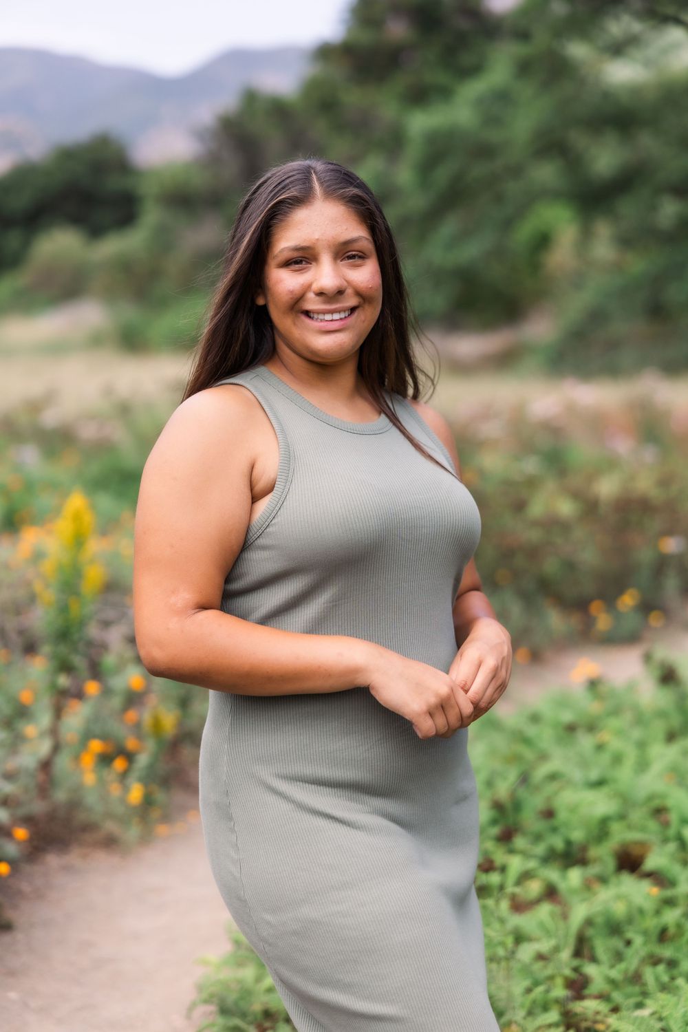 Senior Rep Team Simi Valley, Sarah Simi High School, Fun Senior Photography Group, Outdoor photography near me, Natural light photographer