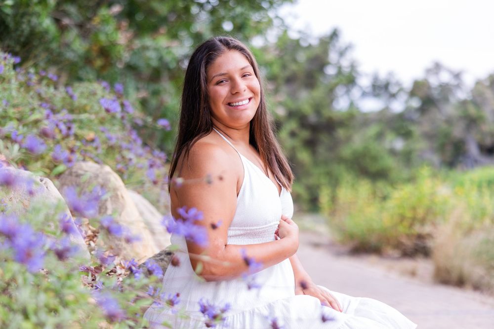 Senior Rep Team Simi Valley, Sarah Simi High School, Fun Senior Photography Group, Outdoor photography near me, Natural light photographer