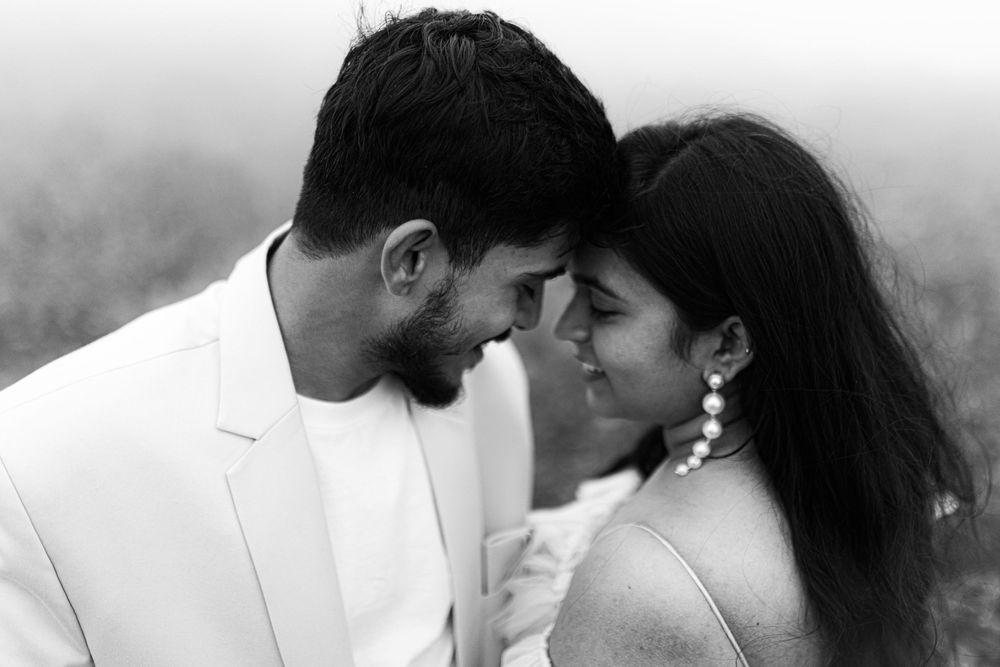 Romantic black and white portraits in natural outdoor setting.