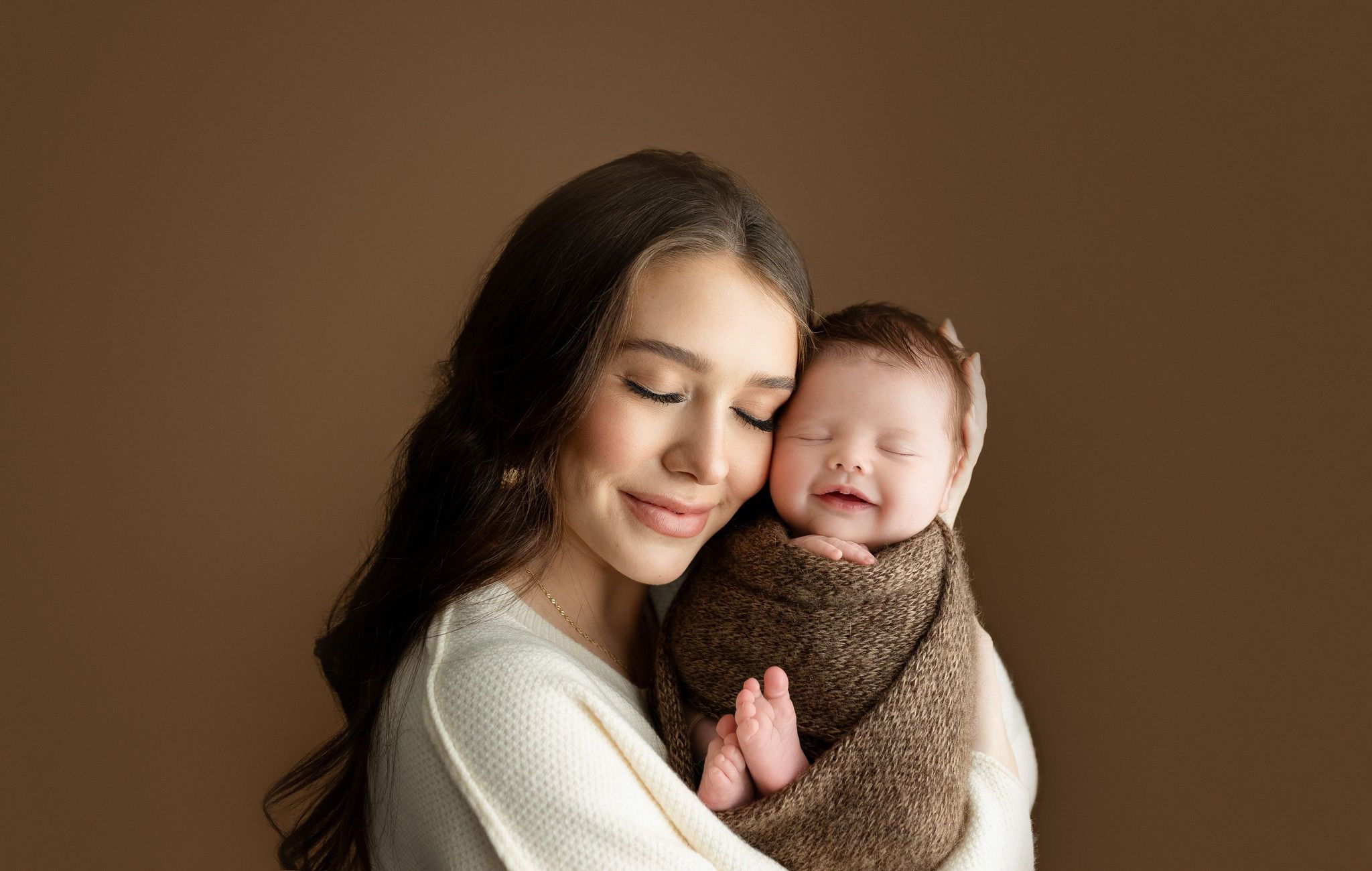 Showing a special connection between mom and newborn. Greenville SC newborn photographer. - Easley Sc newborn photographer. Greenville SC ph