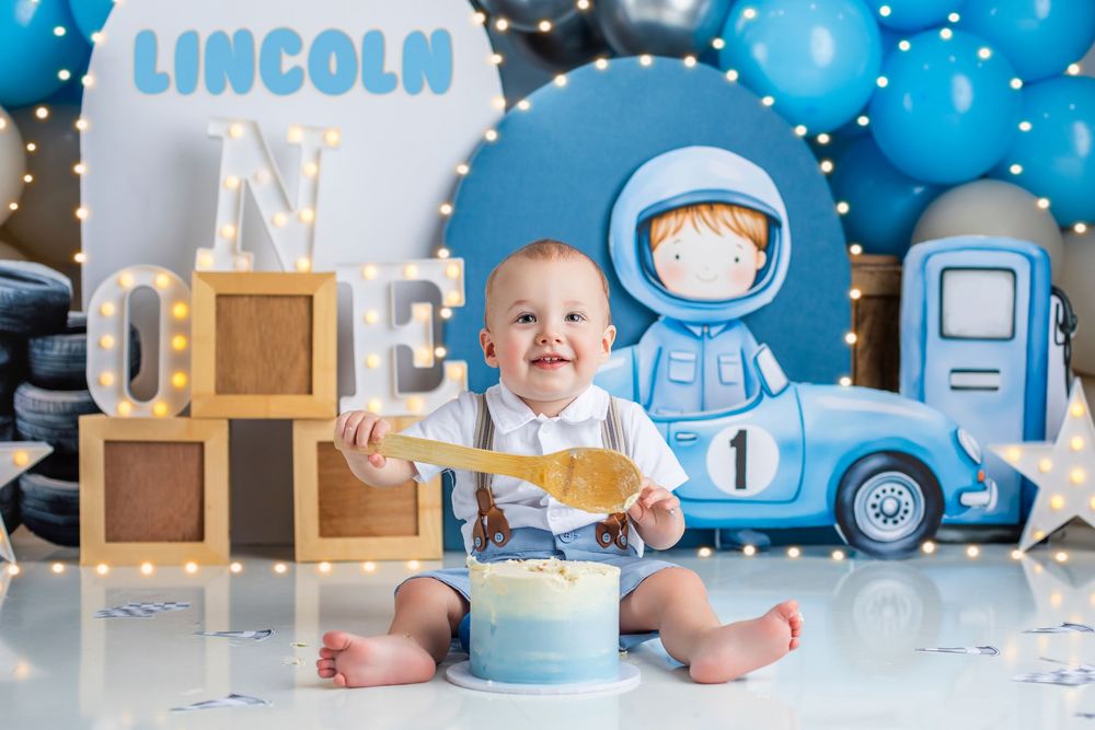 Best cake smash photographer Brisbane and Ipswich – Buttons & Bows Photography.
