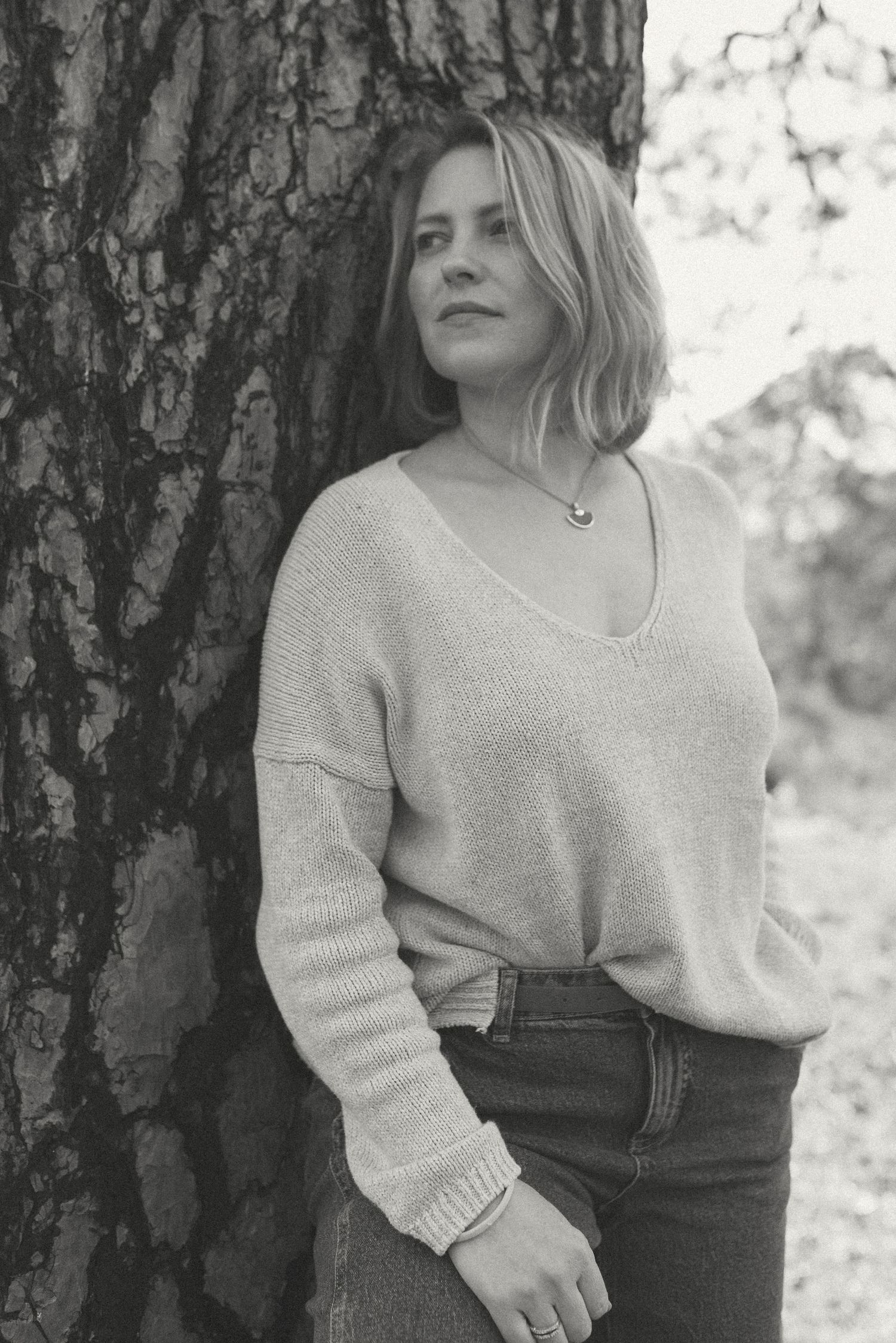 Relaxed pose gently resing against a beuatiful old oak tree