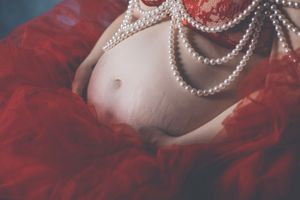 styled portraits, fine art portraits, maternity portraits, goddess, pearls, tulle, self love, body positivity