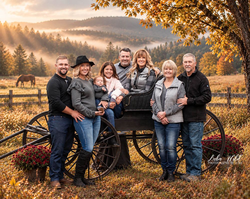 Fall family portrait of eight people by a country side with an antique buggy by Post Falls and Spokane photographer Luba Wold