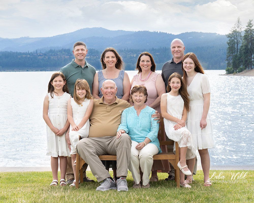 extended family of ten portrait by lake Coeur d Alene photographer Luba Wold
