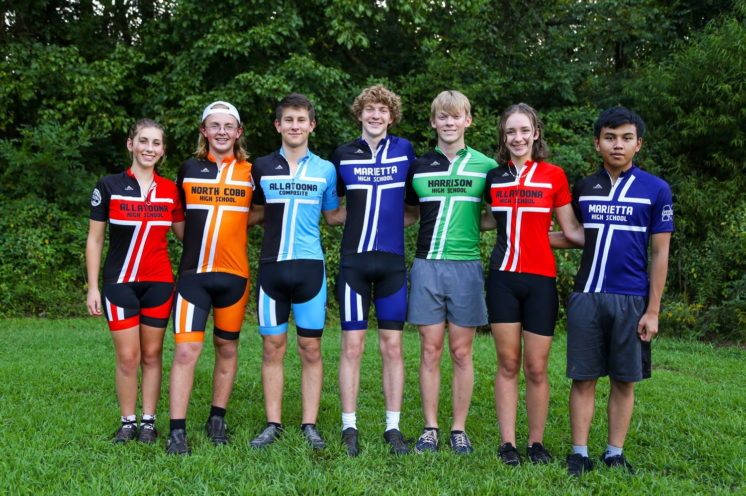 Allatoona Creek Composite Mountain Bike High School Seniors team pose preride.