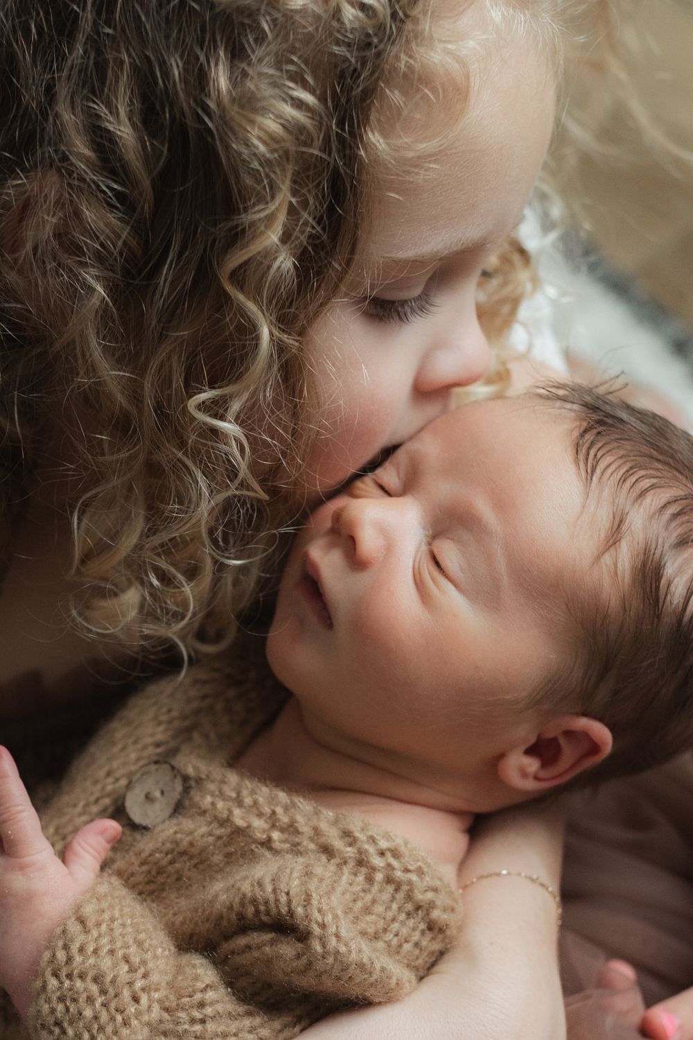 in-home lifestyle newborn photographer session in Columbia Missouri