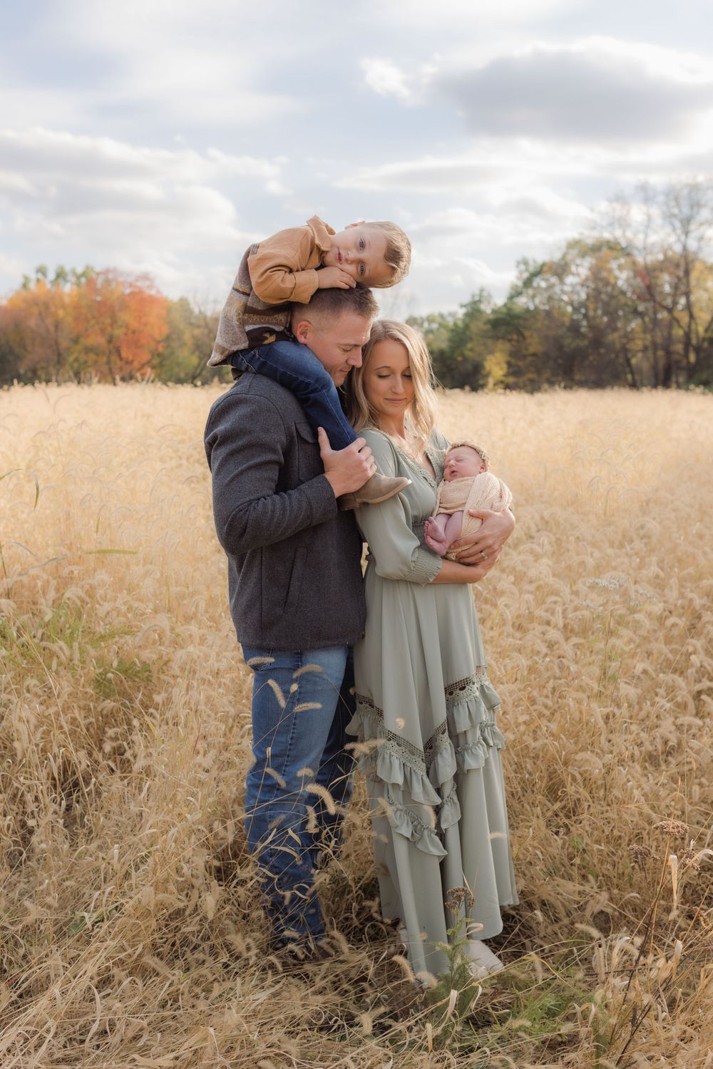 outdoor newborn photos in Columbia Missouri