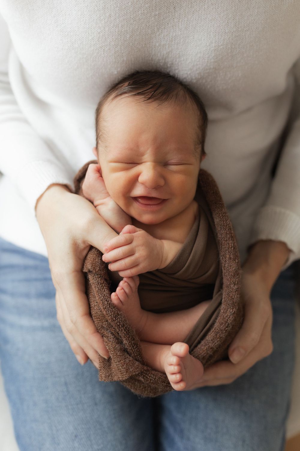 in-home lifestyle newborn photographer session in Columbia Missouri