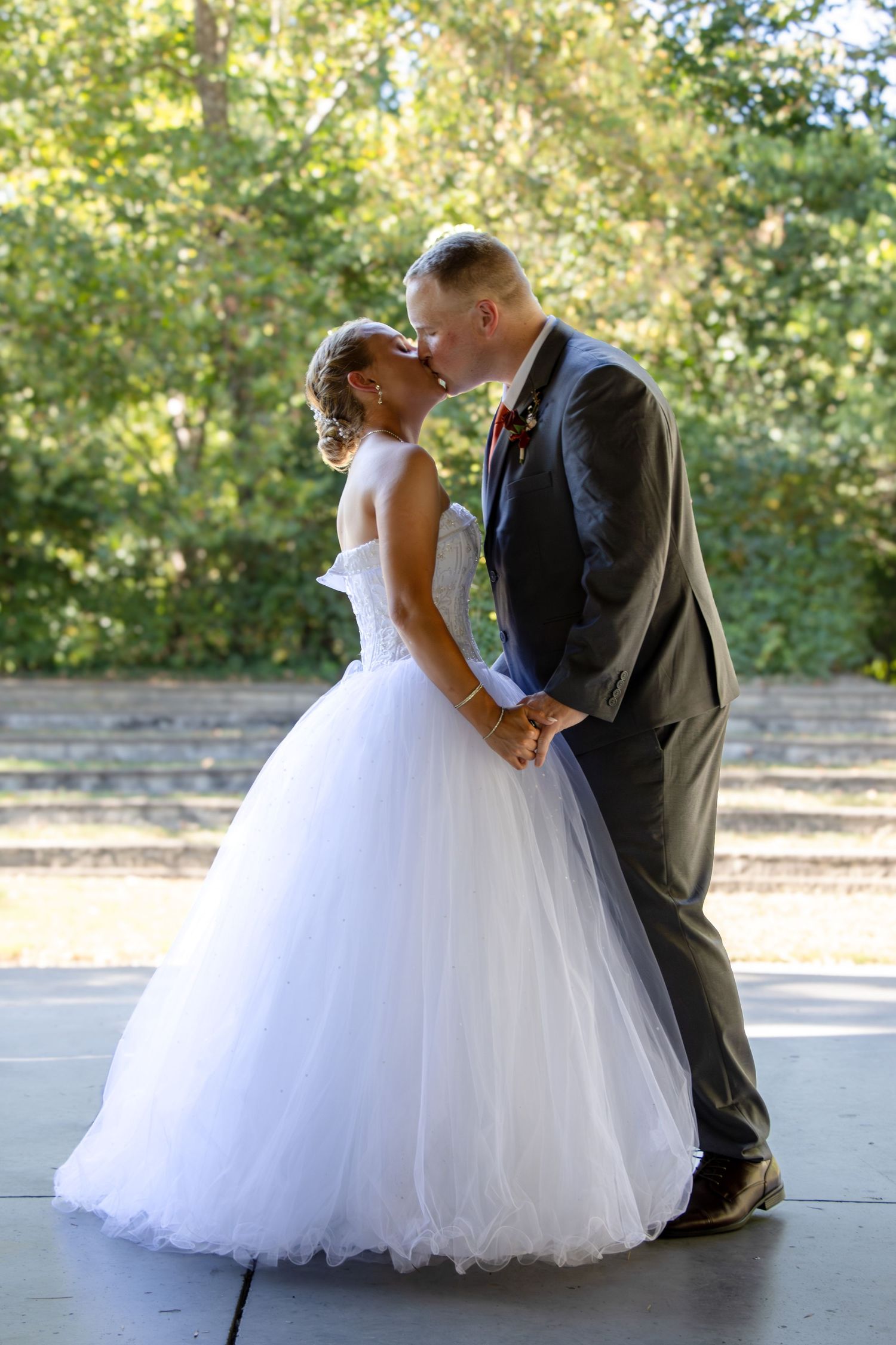 Wedding portrait micro wedding engagement elopement ceremony photographer for events near Cincinnati and blue ash ohio. family motherhood