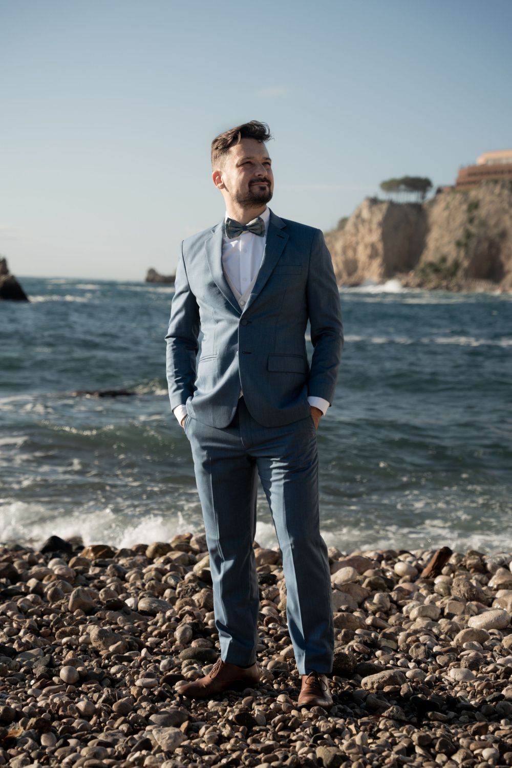 Stylish man in suit.