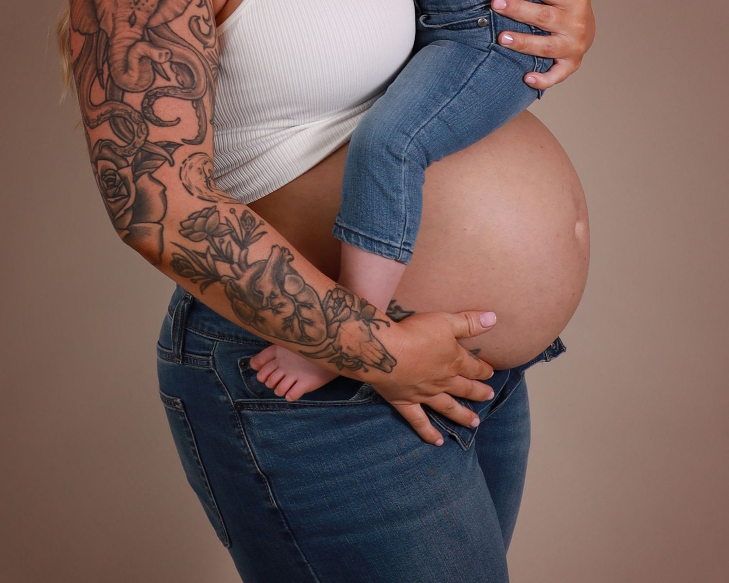 JACKSONVILLE, FLORIDA MATERNITY PHOTOGRAPHER. MATERNITY SESSION. SAINT AUGUSTINE NEWBORN PHOTOGRAPHER.