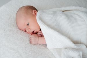 newbornshoot in daglichtstudio Baby newbornfotoshoot Moerbeke Moederschapsfotograaf Moerbeke Newbornfotograaf Melissa Stuer Photography
