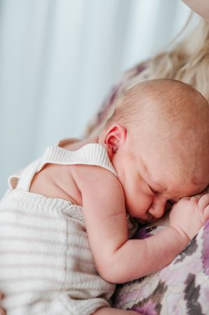 newbornshoot in daglichtstudio Baby newbornfotoshoot Moerbeke Moederschapsfotograaf Moerbeke Newbornfotograaf Melissa Stuer Photography