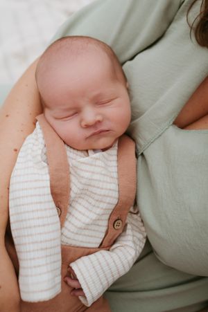 Melissa Stuer Photography Moederschapsfotograaf Moerbeke Oost-Vlaanderen
newborn fresh 48 fotoshoot baby slapende baby newbornfotograaf