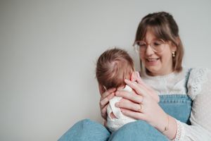 Melissa Stuer Photography Moederschapsfotograaf Moerbeke Oost-Vlaanderen newborn newbornfotografie mama en zoon