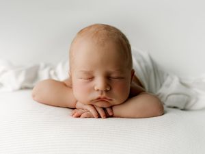 High end newborn photographer serving Ohio Kentucky and West Virginia families