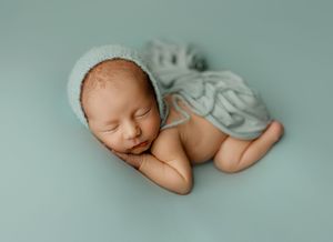 Award winning newborn photographer serving Ohio Kentucky and West Virginia families from a Portsmouth Ohio studio