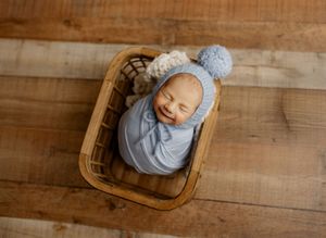 Trusted newborn photographer for Ohio Kentucky and West Virginia families offering safe and gentle baby posing