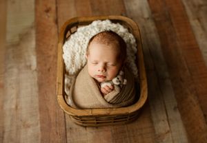 Best place to book newborn photos in Southern Ohio and surrounding tri state areas