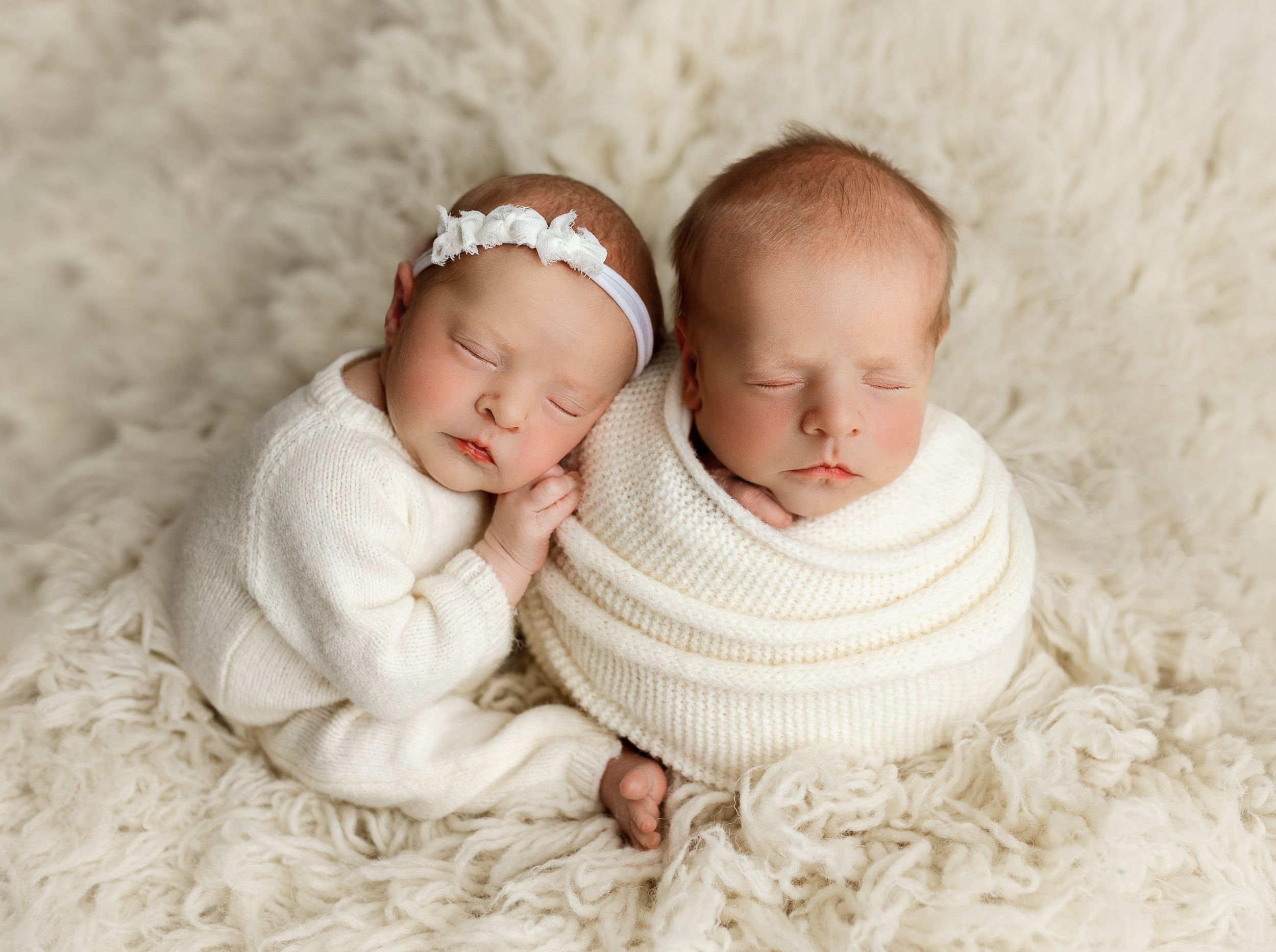 Ohio Kentucky West Virginia Twin Newborn Photographer | Bailey's Photography, LLC | Baby Photographer | Newborn Photoshoot | Neutral Photos