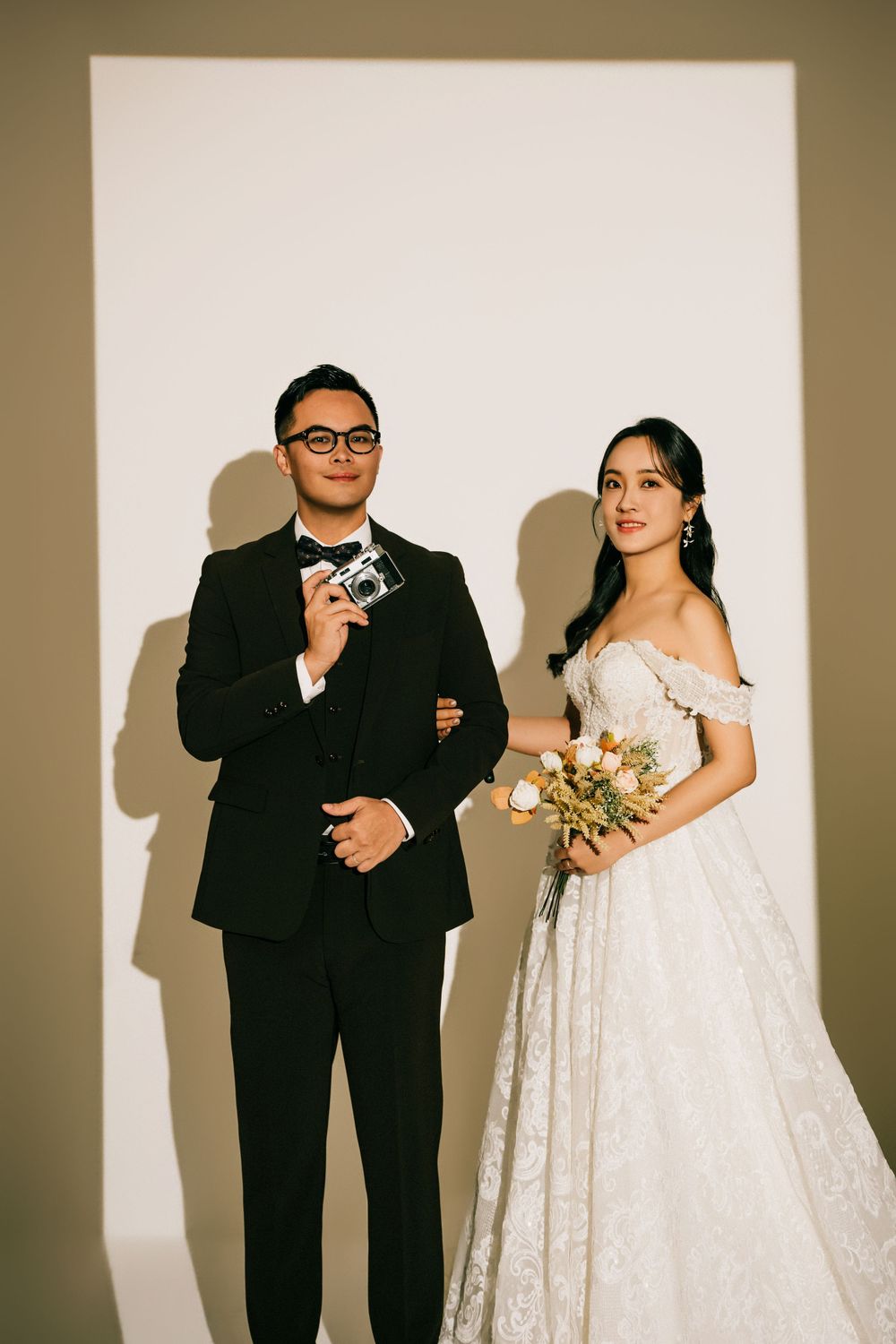 夏天婚紗WhiteLily婚紗、墾丁時尚高級婚紗、草原海邊婚紗、高雄美式棚拍婚紗、屏東自助婚紗攝影工作室推薦、韓式婚紗，小紅書婚紗、明星氛圍婚紗、海外婚紗招募中、海外婚禮推薦、戶外證婚場地、高雄台南自主婚紗、紐西蘭皇后鎮駐點婚紗婚禮攝影家庭