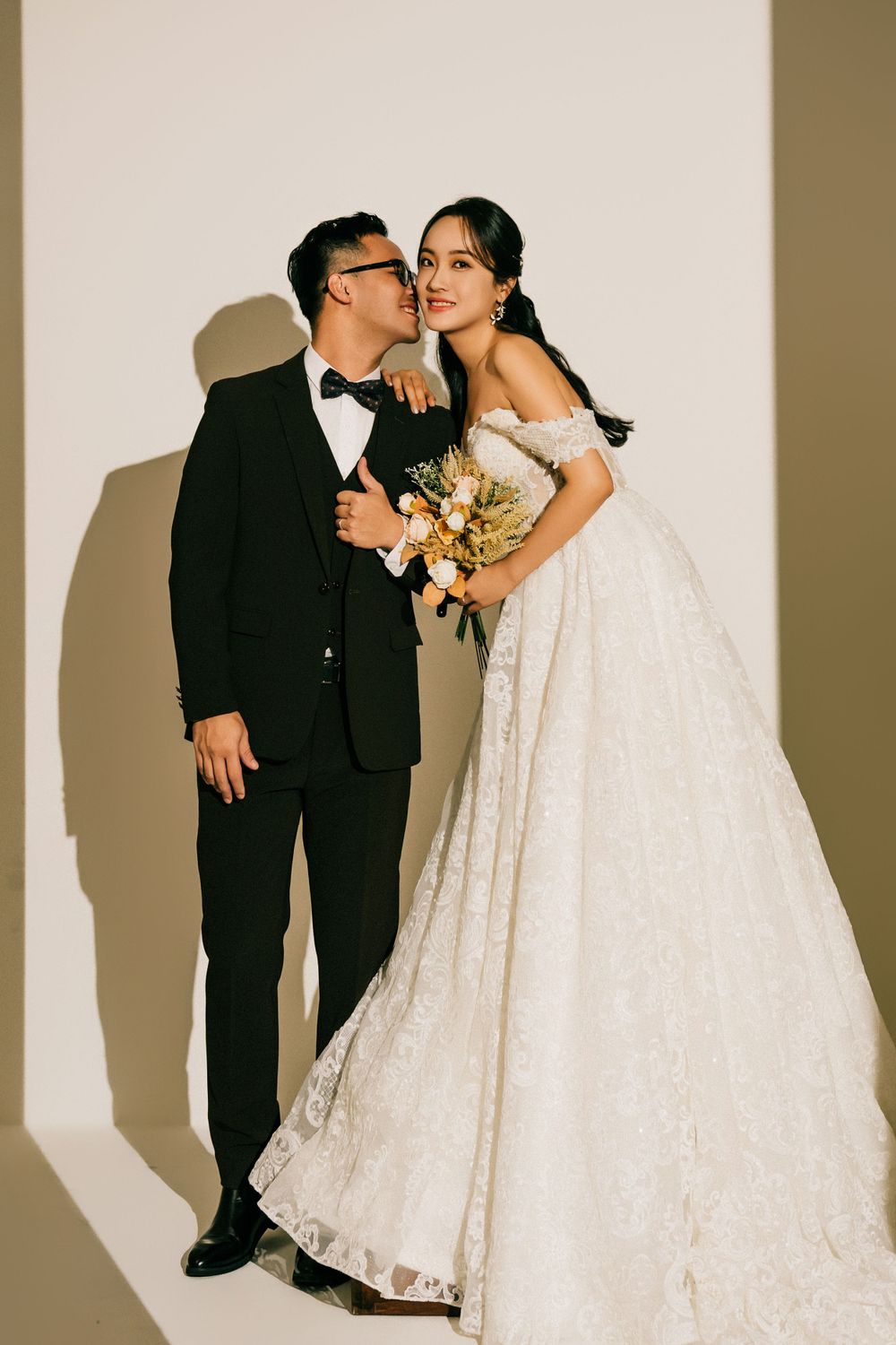 夏天婚紗WhiteLily婚紗、墾丁時尚高級婚紗、草原海邊婚紗、高雄美式棚拍婚紗、屏東自助婚紗攝影工作室推薦、韓式婚紗，小紅書婚紗、明星氛圍婚紗、海外婚紗招募中、海外婚禮推薦、戶外證婚場地、高雄台南自主婚紗、紐西蘭皇后鎮駐點婚紗婚禮攝影家庭