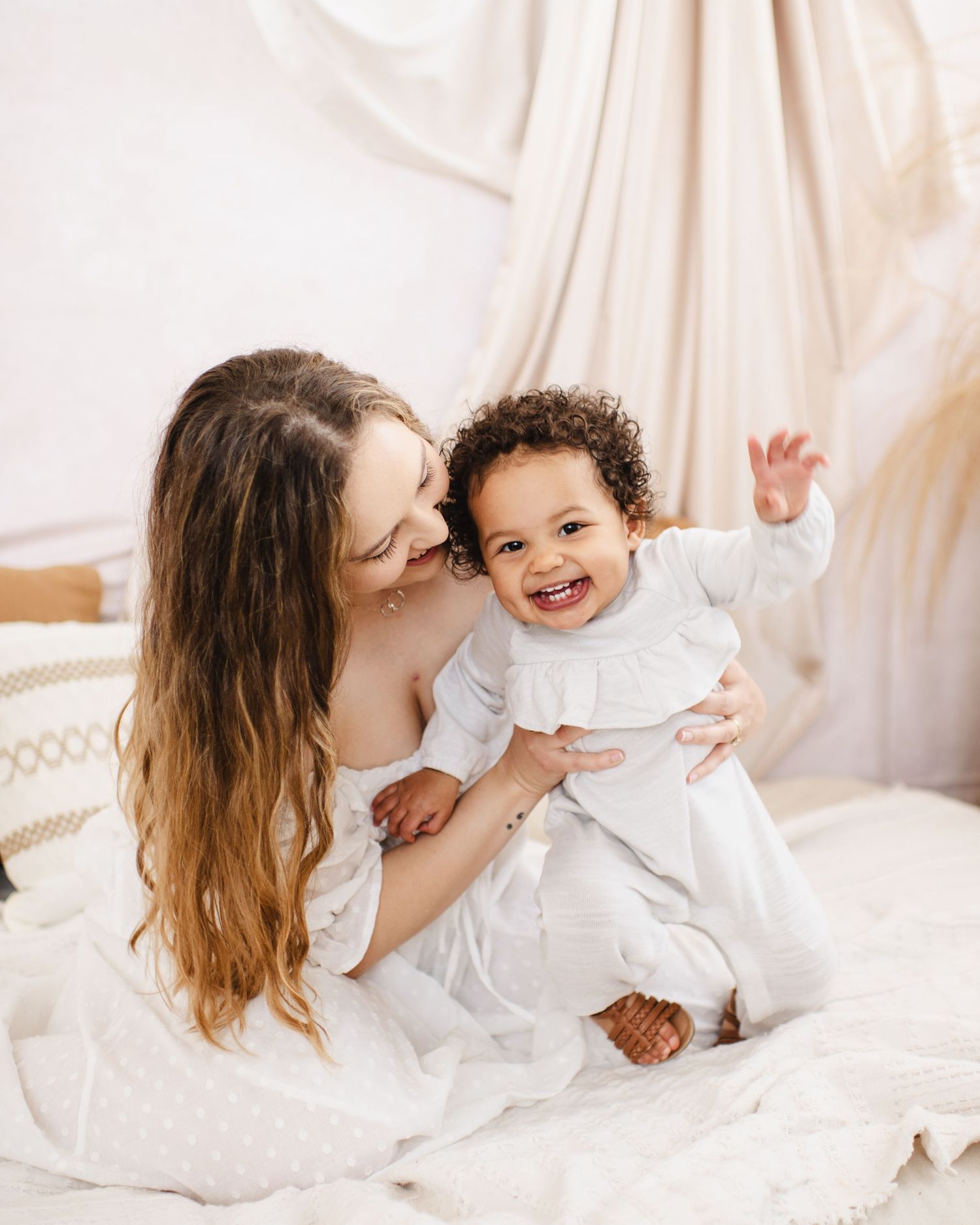 Studio Baby Photographer based in Centennial Colorado. Denver Colorado photographer for maternity, newborn, baby milestones & Family