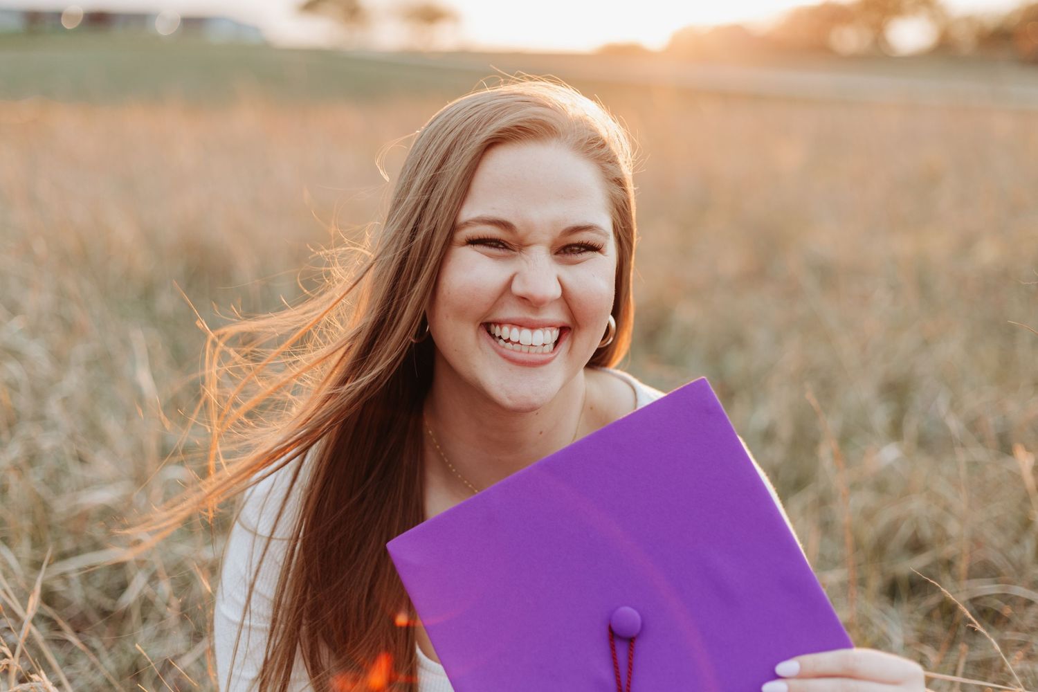 Senior photos in Manhattan, Kansas by portrait photographer – golden hour outdoor session with natural, candid senior portraits.