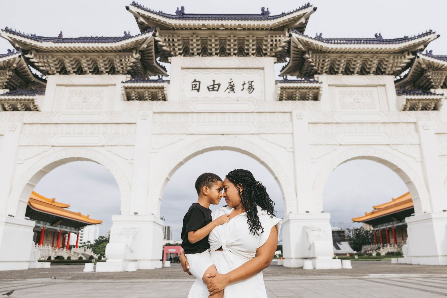 Family photoshoot at Chiang Kai-Shek Memorial Hall, Taipei.