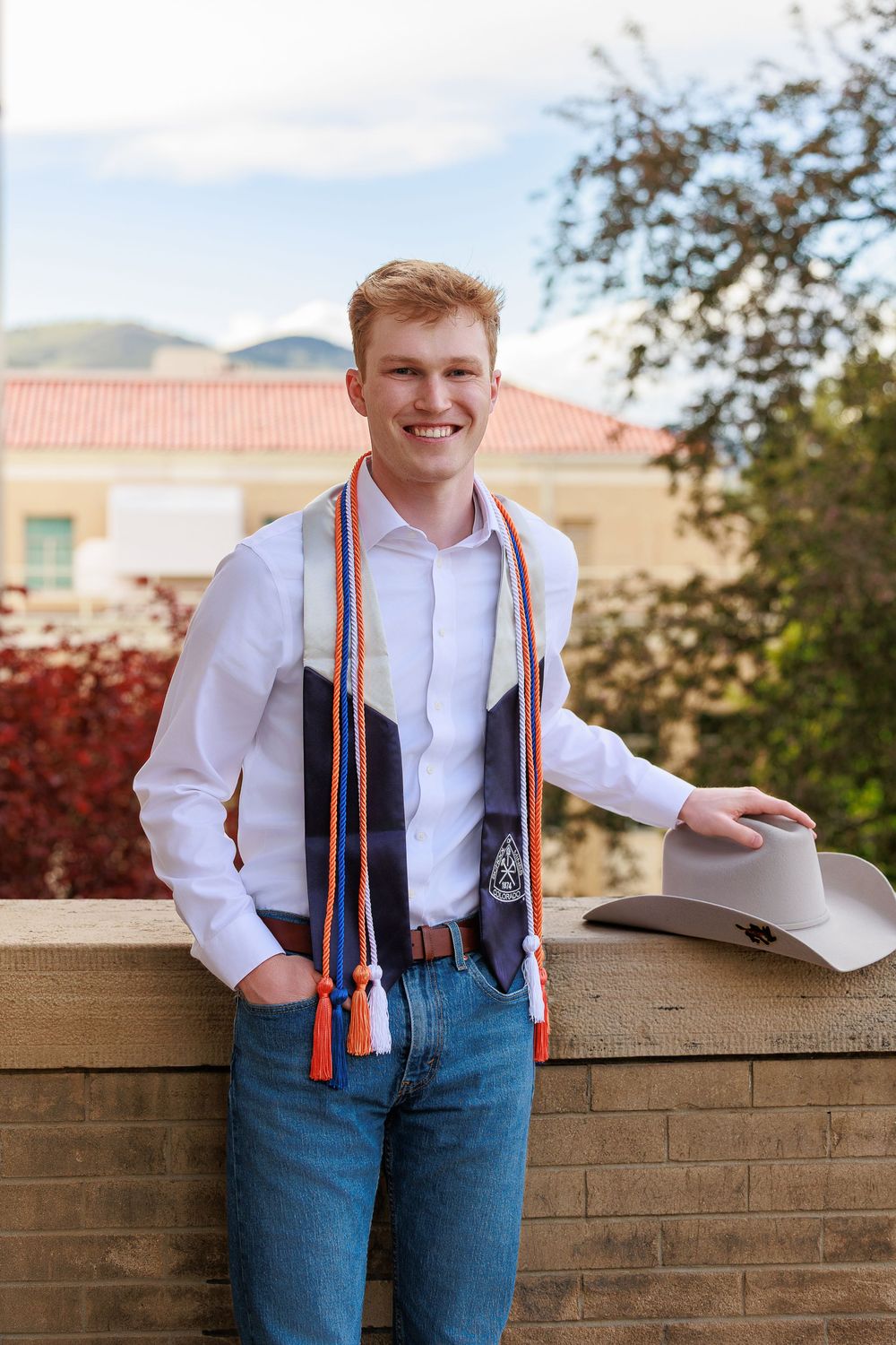 celebratory college graduation pic