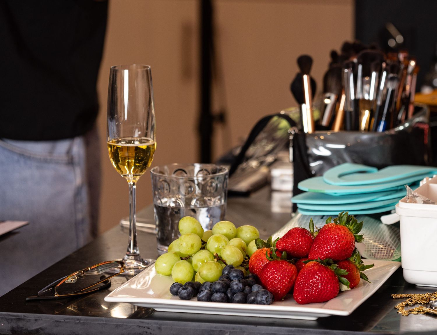 Fresh fruit and cider served to client while preparing for boudoir photo shoot in Los Angeles studio.