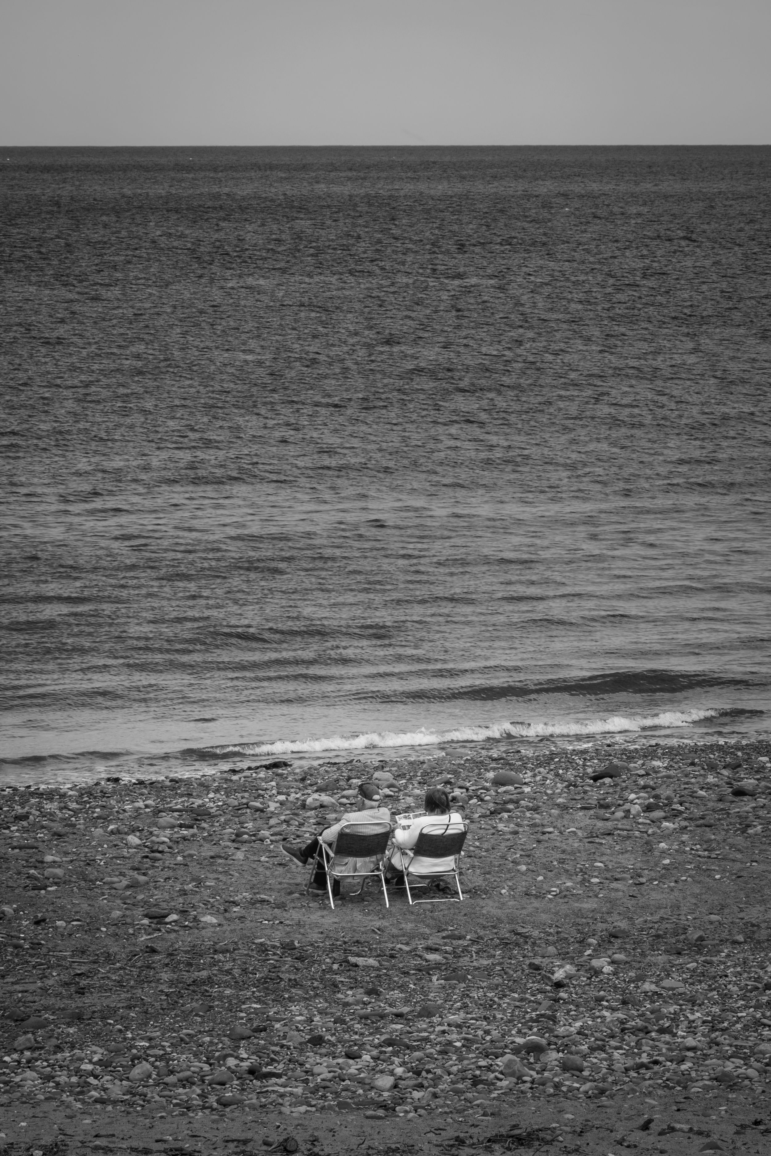 A couple sitting on Sandsend beach