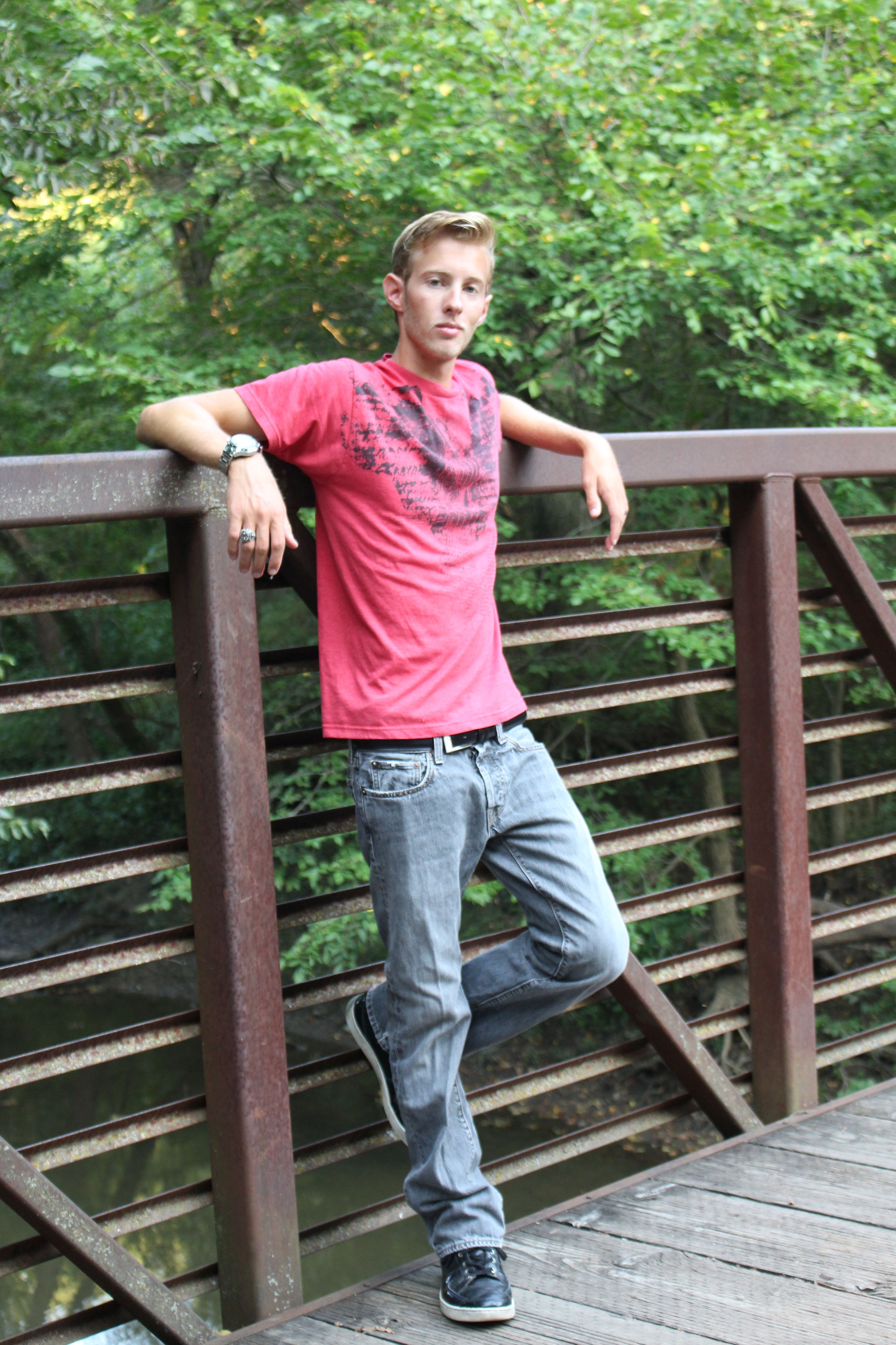 Senior picture photographed by Rhonda Kay Photography.