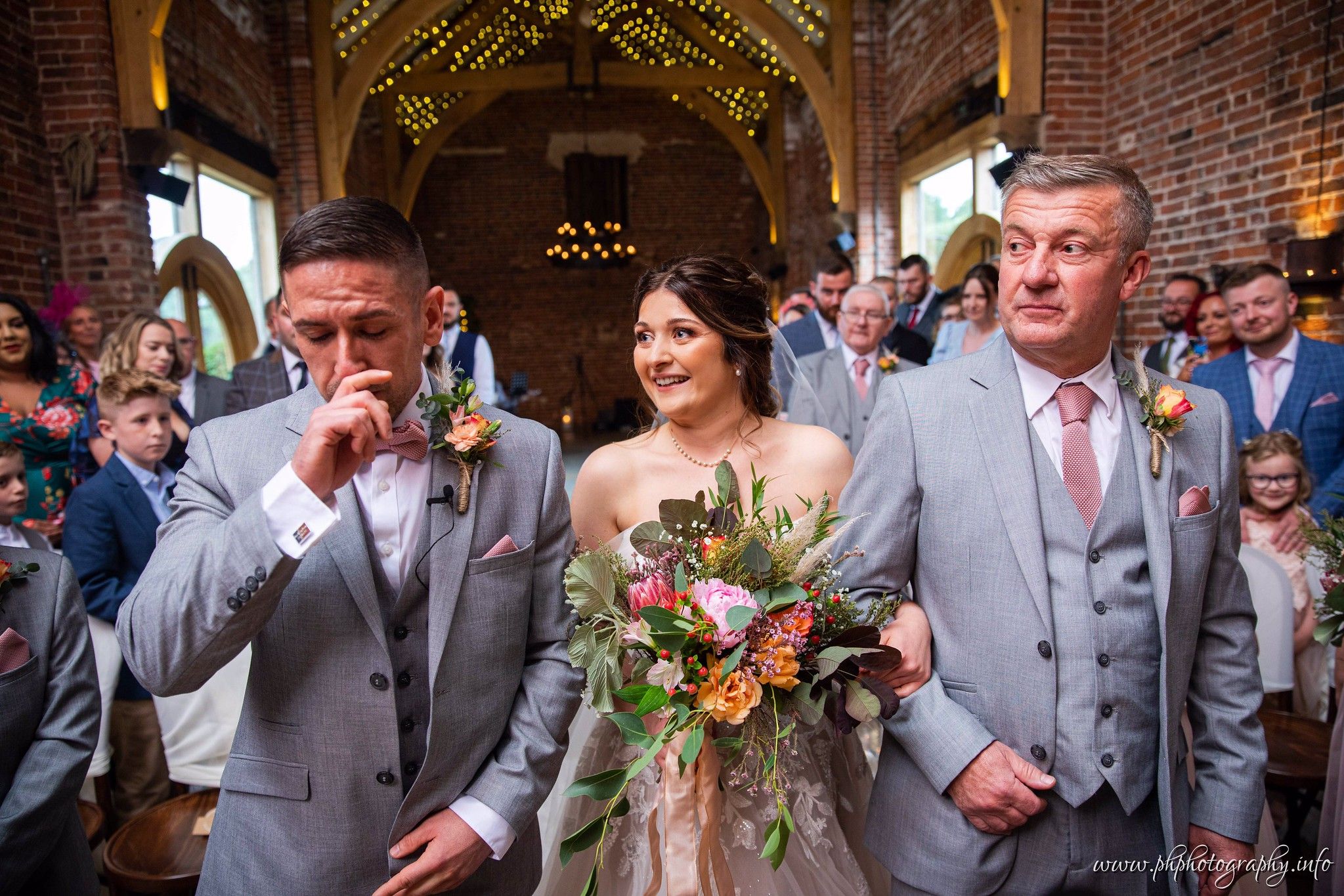 Nottingham wedding photographer Hazel Gap Barn
