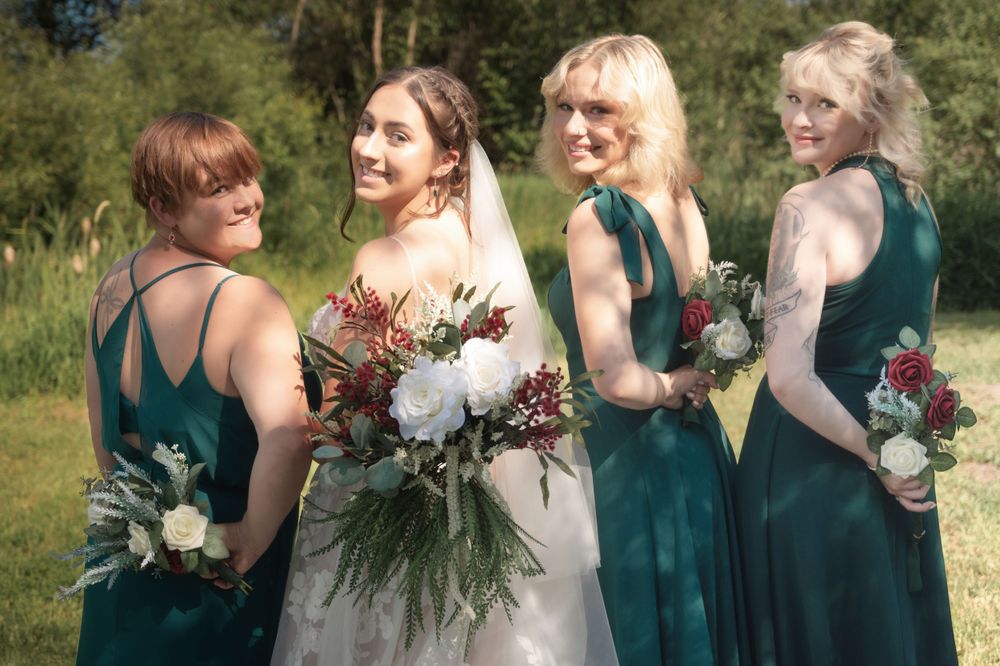 bridesmaids looking over their shoulder in spokane washington