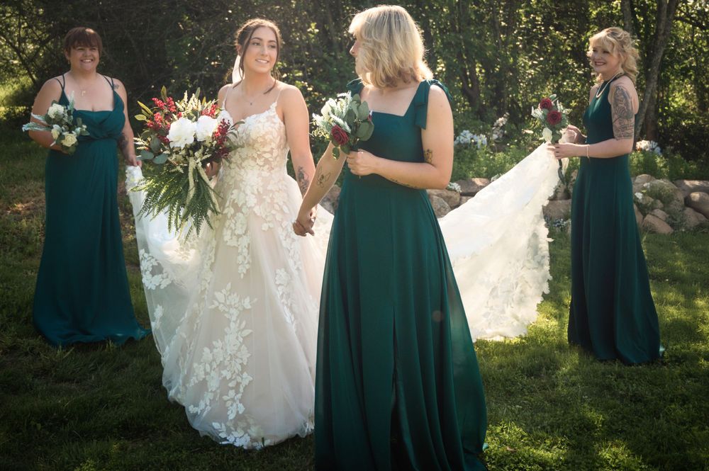 bride and bridesmaides in spokane washington holding veil