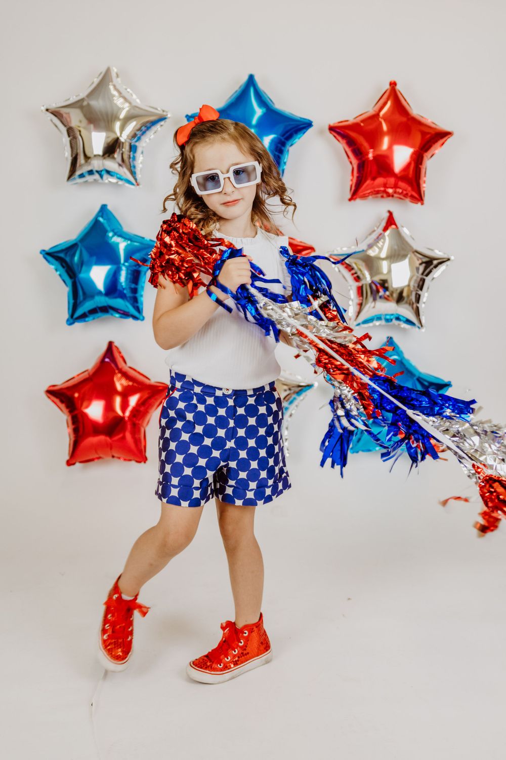 Cool sunglasses and patriotic attire with metallic star balloon decorations.