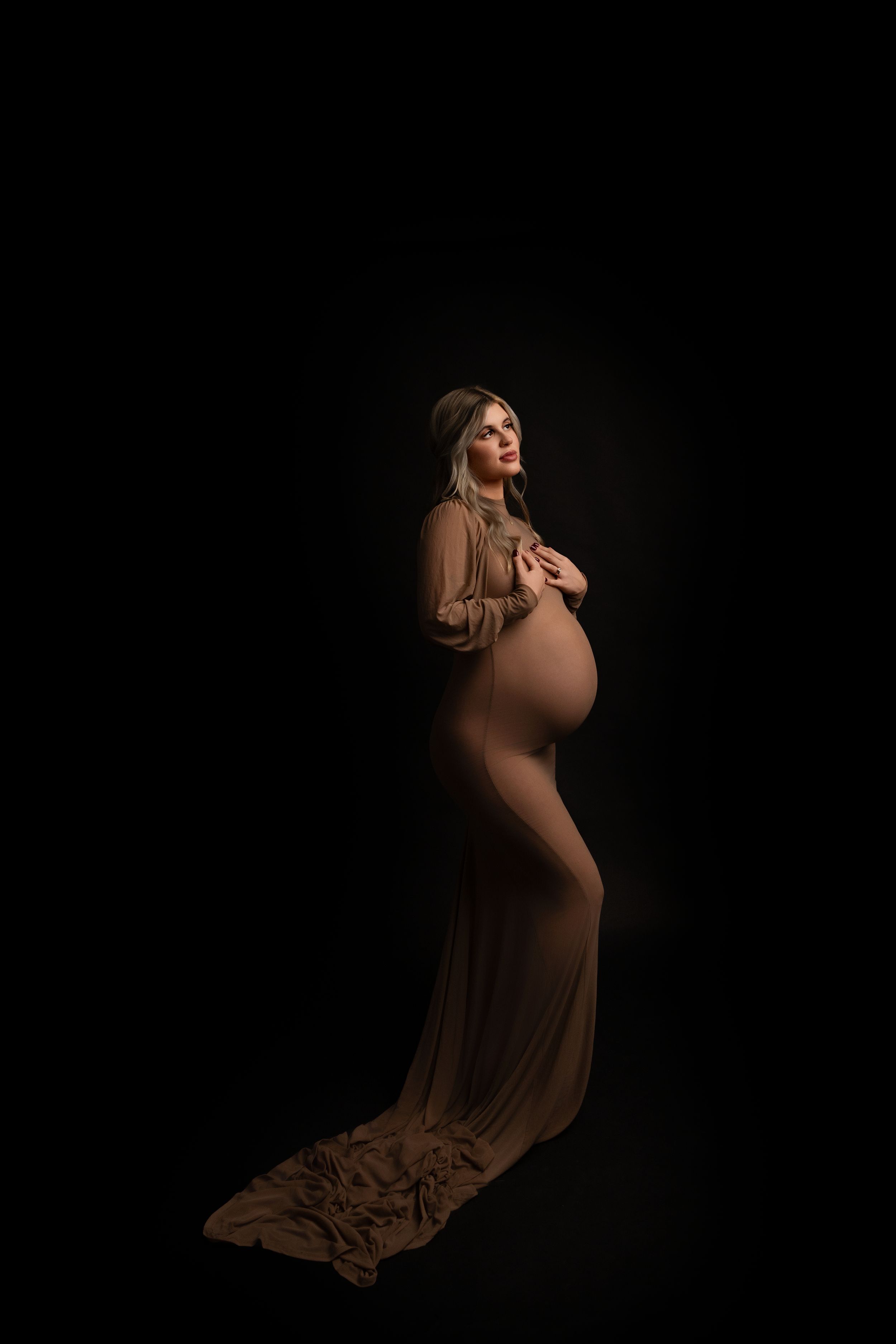 Fine Art Studio Maternity Photographer in Marion indiana with Tiffany Bergamino Photography